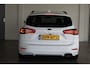 Ford Focus Wagon 1.0-125pk EcoBoost Mild-Hybrid ST-Line. In nieuwstaat ! Slechts 3.850km ! Autm. airco dual, camera, pdc v+a, adaptieve cruise cntrl, side- en lane assist, LED verlichting, stoel-, stuur- en voorraamverw., LM wielen, navigatie, telefoonvoorb. etc.