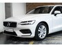 Volvo V60 B3 Automaat Business Pro | Adaptieve Cruise Control Met Pilot Assist | BLIS Dodehoekdetectie | Apple Carplay/Android Auto | Electronic Climate Control | DAB+ | Keyless Entry | Elektrische Achterklep | 17" Lichtmetalen Velgen | Park Assist Achter
