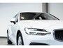Volvo V60 B3 Automaat Business Pro | Adaptieve Cruise Control Met Pilot Assist | BLIS Dodehoekdetectie | Apple Carplay/Android Auto | Electronic Climate Control | DAB+ | Keyless Entry | Elektrische Achterklep | 17" Lichtmetalen Velgen | Park Assist Achter