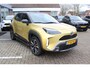 Toyota Yaris Cross 1.5 Hybrid LAUNCH EDITION NL-AUTO STOEL/STUUR&WISSERVERW. HEAD-UP DISPLAY TREEPLANKEN JBL EL-A.KLEP SENSOREN V+A