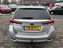 Toyota Auris Touring Sports 1.8 HYBRID ASPIRATION NAVI STOELVERW AFN-TREKHAAK CAMERA ALLSEASON LM-VELGEN BLUETOOTH CRUISE