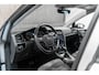 Volkswagen Golf 1.5 TSI Highline Business R DSG PANO