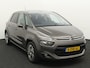 Citroën C4 Picasso 1.2 PureTech Intensive Airco auto, Achteruitrijcamera, Cruise control, Bluetooth, Stuur multifunctioneel, Regensensor, Parkeersensor achter, Brake Assist System, Hill hold, Keyless entry, Warmtewerende voorruit, An De Citroën C4 Picasso 1.2 PureTech Intensive uit 2015 is een ruime en comfortabele gezinsauto met een modern ontwerp. De 1.2 PureTech benzinemotor levert voldoende vermogen en is tegelijkerti