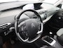 Citroën C4 Picasso 1.2 PureTech Intensive Airco auto, Achteruitrijcamera, Cruise control, Bluetooth, Stuur multifunctioneel, Regensensor, Parkeersensor achter, Brake Assist System, Hill hold, Keyless entry, Warmtewerende voorruit, An De Citroën C4 Picasso 1.2 PureTech Intensive uit 2015 is een ruime en comfortabele gezinsauto met een modern ontwerp. De 1.2 PureTech benzinemotor levert voldoende vermogen en is tegelijkerti