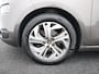 Citroën C4 Picasso 1.2 PureTech Intensive Airco auto, Achteruitrijcamera, Cruise control, Bluetooth, Stuur multifunctioneel, Regensensor, Parkeersensor achter, Brake Assist System, Hill hold, Keyless entry, Warmtewerende voorruit, An De Citroën C4 Picasso 1.2 PureTech Intensive uit 2015 is een ruime en comfortabele gezinsauto met een modern ontwerp. De 1.2 PureTech benzinemotor levert voldoende vermogen en is tegelijkerti
