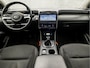 Hyundai Tucson 1.6 T-GDI MHEV Sport (VIRTUAL COCKPIT, APPLE CARPLAY, GROOT NAVI, KEYLESS, CAMERA, SPORTSTOELEN, STOELVERWARMING, GETINT GLAS, TREKHAAK, NIEUWSTAAT)