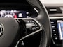 Skoda Superb Combi 1.4 TSI iV Sportline Black Edition 218Pk Automaat (PANORAMADAK, APPLE CARPLAY, RS KUIPSTOELEN, CARBON INLEG, SFEERVERLICHTING, CAMERA, KEYLESS, STUURVERWARMING, NIEUWSTAAT)