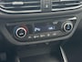 Hyundai i10 1.0 Premium / Navigatie via Apple CarPlay & Android auto / Camera / PDC / Stoel & Stuurwiel Verwarming / Lane Assist / Elektr. Ramen voor / Cruise / Clima /