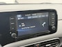 Hyundai i10 1.0 Premium / Navigatie via Apple CarPlay & Android auto / Camera / PDC / Stoel & Stuurwiel Verwarming / Lane Assist / Elektr. Ramen voor / Cruise / Clima /