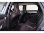 Volvo V90 T6 Recharge AWD Ultra Dark - Panorama/schuifdak - IntelliSafe Assist & Surround - 360º Camera - Harman/Kardon audio - Adaptieve LED koplampen - Verwarmde voorstoelen, stuur & achterbank - Parkeersensoren voor & achter - Elektr. bedienb. voorstoelen met geheugen - Head up display - Elektr. inklapbare trekhaak - 19' LMV