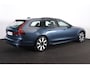 Volvo V90 T6 Recharge AWD Ultra Dark - Panorama/schuifdak - IntelliSafe Assist & Surround - 360º Camera - Harman/Kardon audio - Adaptieve LED koplampen - Verwarmde voorstoelen, stuur & achterbank - Parkeersensoren voor & achter - Elektr. bedienb. voorstoelen met geheugen - Head up display - Elektr. inklapbare trekhaak - 19' LMV