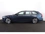 Volvo V90 T6 Recharge AWD Ultra Dark - Panorama/schuifdak - IntelliSafe Assist & Surround - 360º Camera - Harman/Kardon audio - Adaptieve LED koplampen - Verwarmde voorstoelen, stuur & achterbank - Parkeersensoren voor & achter - Elektr. bedienb. voorstoelen met geheugen - Head up display - Elektr. inklapbare trekhaak - 19' LMV