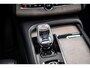 Volvo XC90 2.0 T8 Recharge AWD Ultimate Bright | Long Range | Panoramadak | Stoelmassage | Head-up display | Stoelventilatie en verwarming | Adaptive cruise control | 7 zitplaatsen | Lederen bekleding | Adaptieve LED koplampen | 20" velgen |
