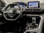 Peugeot 5008 1.2 PureTech Sport 7 Persoons (APPLE CARPLAY, DIGITAL COCKPIT, CARBON INLEG, NAVIGATIE, GETINT GLAS, TREKHAAK, NIEUWSTAAT)