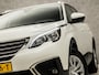 Peugeot 5008 1.2 PureTech Sport 7 Persoons (APPLE CARPLAY, DIGITAL COCKPIT, CARBON INLEG, NAVIGATIE, GETINT GLAS, TREKHAAK, NIEUWSTAAT)
