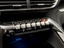 Peugeot 5008 1.2 PureTech Sport 7 Persoons (APPLE CARPLAY, DIGITAL COCKPIT, CARBON INLEG, NAVIGATIE, GETINT GLAS, TREKHAAK, NIEUWSTAAT)