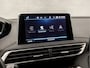 Peugeot 5008 1.2 PureTech Sport 7 Persoons (APPLE CARPLAY, DIGITAL COCKPIT, CARBON INLEG, NAVIGATIE, GETINT GLAS, TREKHAAK, NIEUWSTAAT)