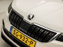 Skoda Karoq 1.0 TSI Black&White Automaat (APPLE CARPLAY, GROOT NAVI, DEALER ONDERHOUDEN, CRUISE CONTROL, GETINT GLAS, SPORTSTOELEN, PARKEERSENSOREN, CRUISE CONTROL, ELEK PAKKET, NIEUWSTAAT)