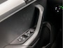 Skoda Karoq 1.0 TSI Black&White Automaat (APPLE CARPLAY, GROOT NAVI, DEALER ONDERHOUDEN, CRUISE CONTROL, GETINT GLAS, SPORTSTOELEN, PARKEERSENSOREN, CRUISE CONTROL, ELEK PAKKET, NIEUWSTAAT)