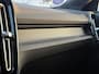 Volvo XC40 2.0 T4 R-Design | Trekhaak | Schuif/kanteldak | Parkeercamera | Stoelverwarming | Draadloos opladen