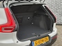 Volvo XC40 2.0 T4 R-Design | Trekhaak | Schuif/kanteldak | Parkeercamera | Stoelverwarming | Draadloos opladen
