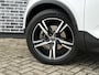 Volvo XC40 2.0 T4 R-Design | Trekhaak | Schuif/kanteldak | Parkeercamera | Stoelverwarming | Draadloos opladen