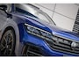 Volkswagen Touareg R 3.0 TSI 462pk 4MOTION | SoH 87% | Panoramadak | Luchtvering | Trekhaak | Achteruitrijcamera | Alarm klasse 3 | Black Style | 22'' LMV