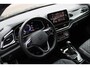 Volkswagen T-Roc 1.5 TSI 150pk R-Line DSG Automaat / LED Matrix IQ / LM 19 inch / Navigatie / Park Assist / Camera / Elektr klep