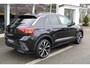Volkswagen T-Roc 1.5 TSI 150pk R-Line DSG Automaat / LED Matrix IQ / LM 19 inch / Navigatie / Park Assist / Camera / Elektr klep
