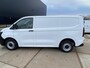 Volkswagen e-Transporter Bedrijfswagens Bestelwagen L1 218pk 64kWh Elektrische aandrijving | Bijrijdersbank | Trekhaak, vast | Navigatiesysteem 13" met draadloos App-Connect | Achterdeuren zonder ruit |