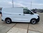Volkswagen e-Transporter Bedrijfswagens Bestelwagen L1 218pk 64kWh Elektrische aandrijving | Bijrijdersbank | Trekhaak, vast | Navigatiesysteem 13" met draadloos App-Connect | Achterdeuren zonder ruit |