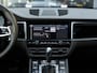 Porsche Macan 3.0 S | PASM LUCHTVERING | PANORAMA/SCHUIF-KANTELDAK | BOSE AUDIO | 14-WEG STOELEN | ACHTERUITRIJCAMERA | ELEKTR.TREKHAAK | 21 INCH 911 TURBO VELG | KRIJTGRIJS |