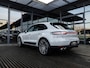 Porsche Macan 3.0 S | PASM LUCHTVERING | PANORAMA/SCHUIF-KANTELDAK | BOSE AUDIO | 14-WEG STOELEN | ACHTERUITRIJCAMERA | ELEKTR.TREKHAAK | 21 INCH 911 TURBO VELG | KRIJTGRIJS |