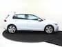Volkswagen Golf 1.4 eHybrid GTE | Head-up display | Parkeerassistent | Adaptieve cruise control | Dodehoek detectie | CarPlay | 3-zone airco | Parkeersensoren |