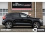 Volvo XC40 2.0 B4 AWD R-Design|Panorama|360º|H&K|Keyless|LED