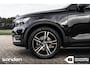 Volvo XC40 2.0 B4 AWD R-Design|Panorama|360º|H&K|Keyless|LED