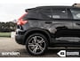 Volvo XC40 2.0 B4 AWD R-Design|Panorama|360º|H&K|Keyless|LED