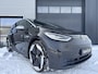 Volkswagen ID.3 First Max 58 kWh ✓SOH 94.1 % ✓Panoramadak ✓Matrix LED ✓Full LED ✓Stuur- Stoelverwarming ✓Sfeerverlichting ✓Navigatie ✓Camera ✓Lichtmetaal 20" ✓Parkeersensoren