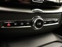 Volvo XC60 T6 PLUG-IN HYBRID ESSENTIAL EDITION 19INCH GETINT GLAS LEDER