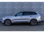 Volvo EX90 Twin Motor Ultra 7p. | 7-Zits | Long Range | Google | Stoelverwarming Voor + Achter | Panoramadak | Head-Up Display | Getint Glas | Bowers & Wilkins Audio | Adaptieve Cruise Control | Massage | Keyless | Stuurverwarming | Pilot Assist | 22" LM