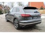Volkswagen Touareg 3.0 TSi 381pk eHybrid 4MOTION ELEGANCE / Panorama dak / LEDER / Luchtvering / Zwenkb trekhaak / LED IQ / LM 21 inch / Navigatie Premium