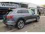 Volkswagen Touareg 3.0 TSi 381pk eHybrid 4MOTION ELEGANCE / Panorama dak / LEDER / Luchtvering / Zwenkb trekhaak / LED IQ / LM 21 inch / Navigatie Premium