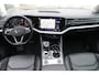 Volkswagen Touareg 3.0 TSi 381pk eHybrid 4MOTION ELEGANCE / Panorama dak / LEDER / Luchtvering / Zwenkb trekhaak / LED IQ / LM 21 inch / Navigatie Premium