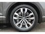 Volkswagen Touareg 3.0 TSi 381pk eHybrid 4MOTION ELEGANCE / Panorama dak / LEDER / Luchtvering / Zwenkb trekhaak / LED IQ / LM 21 inch / Navigatie Premium