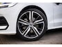 Volvo V60 2.0 B3 Momentum Advantage | Trekhaak | Advantage Styling Pack l Getint Glas | 19" | CarPlay |