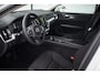 Volvo V60 2.0 B3 Momentum Advantage | Trekhaak | Advantage Styling Pack l Getint Glas | 19" | CarPlay |