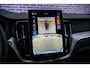 Volvo XC60 T6 Plug-in hybrid AWD Plus Black Edition | Luchtvering | Harman Kardon | Head up display | Panoramadak | 360 graden camera | 22 inch |