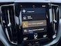 Volvo XC60 2.0 T8 Twin Engine AWD Momentum | Luchtvering | Trekhaak | Carplay/android auto | parkeersensoren V+A | Leder | Schuif/kantel panoramadak |