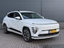 Hyundai Kona Electric Comfort Smart 65.4 kWh / Warmtepomp / Stuur- & Stoelverwarming / Navigatie / Apple Carplay & Android Auto / Vehicle-to-Load (V2L) / Blind-spot Collision Assist / 19"  Lichtmetalen Velgen