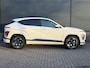 Hyundai Kona Electric Comfort Smart 65.4 kWh / Warmtepomp / Stuur- & Stoelverwarming / Navigatie / Apple Carplay & Android Auto / Vehicle-to-Load (V2L) / Blind-spot Collision Assist / 19"  Lichtmetalen Velgen
